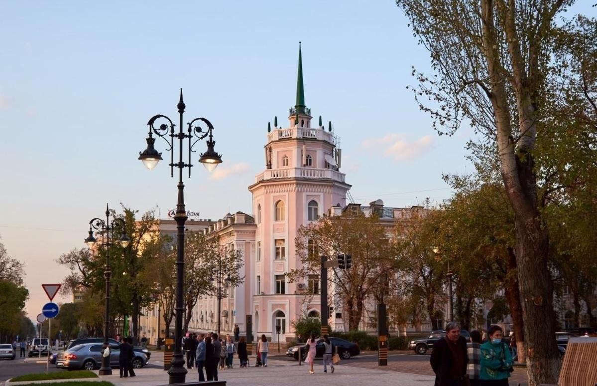 Nadezhda Apartments On Kabanbay Batyr 122 Алма Ата Екстериор снимка